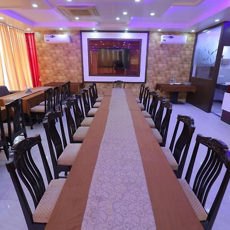 Hotel Sahib'S Red Carpet - Family & Corporate Hotel Chain Agra  Kültér fotó