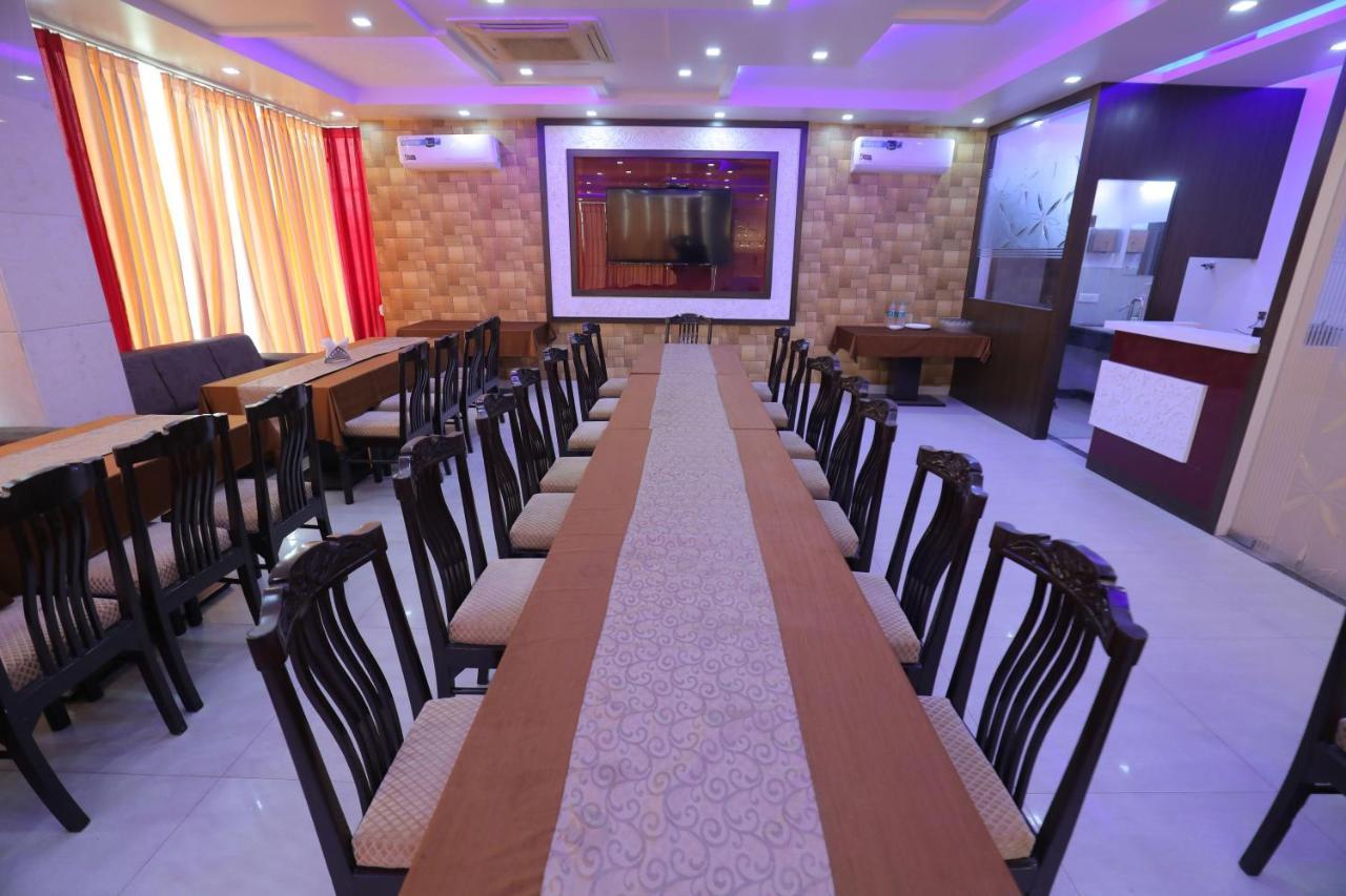 Hotel Sahib'S Red Carpet - Family & Corporate Hotel Chain Agra  Kültér fotó