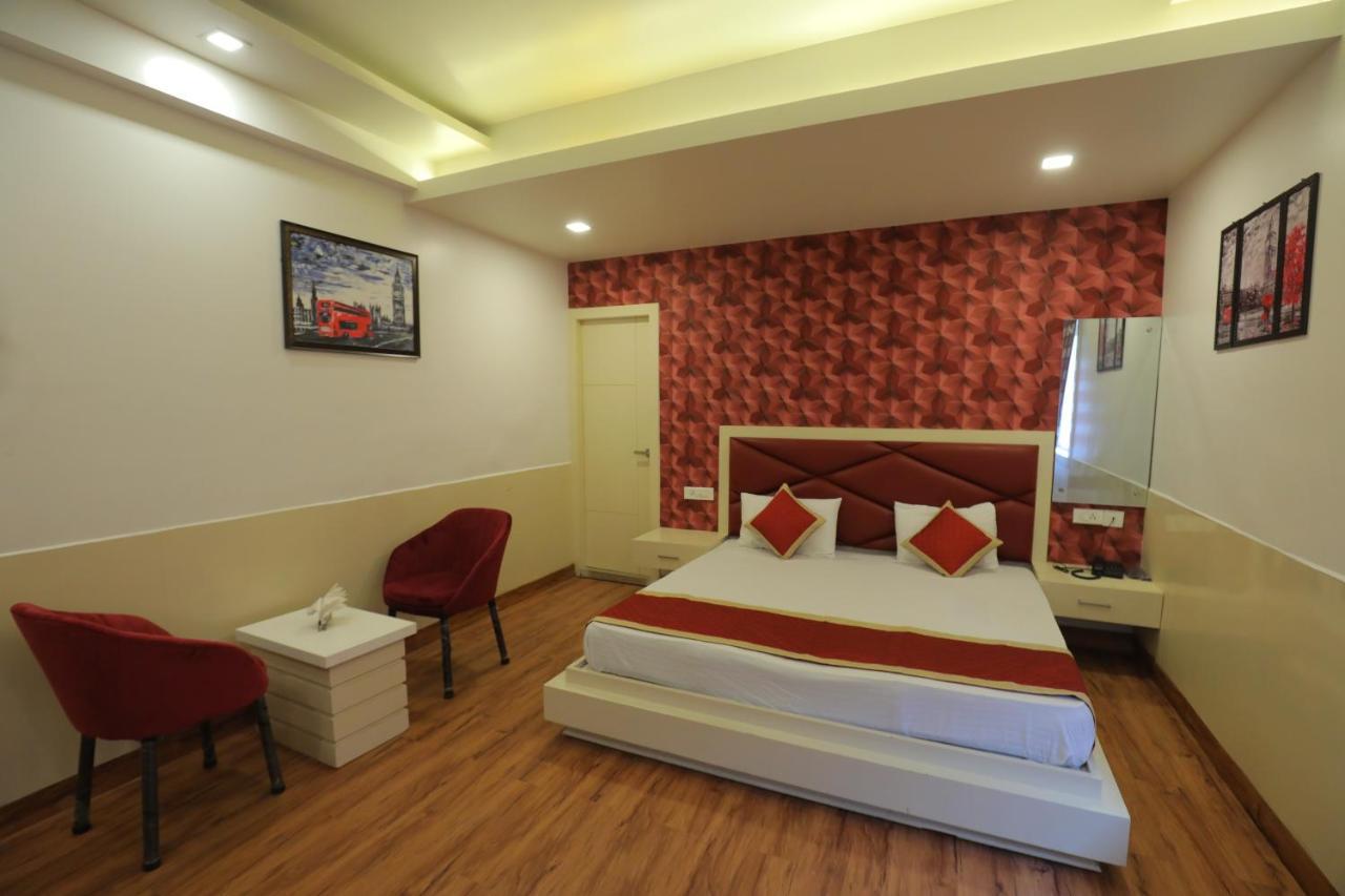 Hotel Sahib'S Red Carpet - Family & Corporate Hotel Chain Agra  Kültér fotó