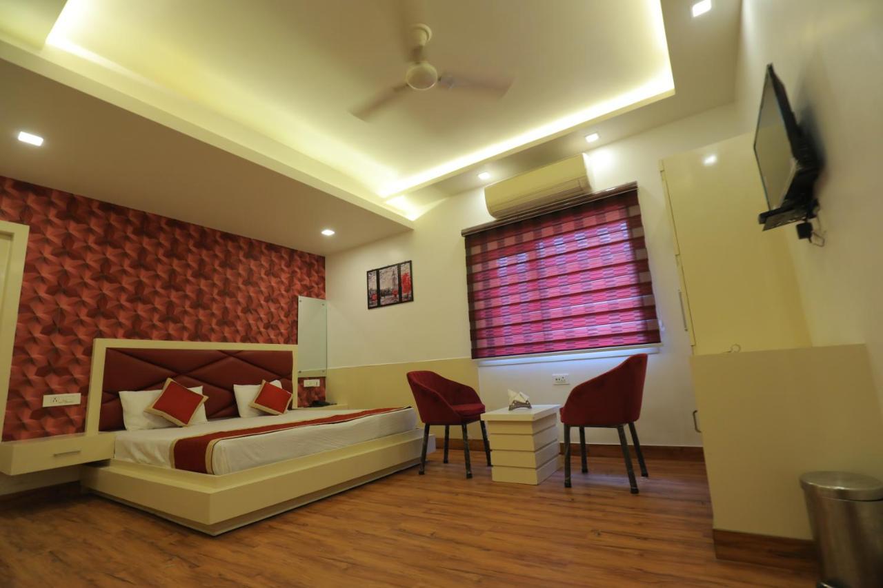 Hotel Sahib'S Red Carpet - Family & Corporate Hotel Chain Agra  Kültér fotó