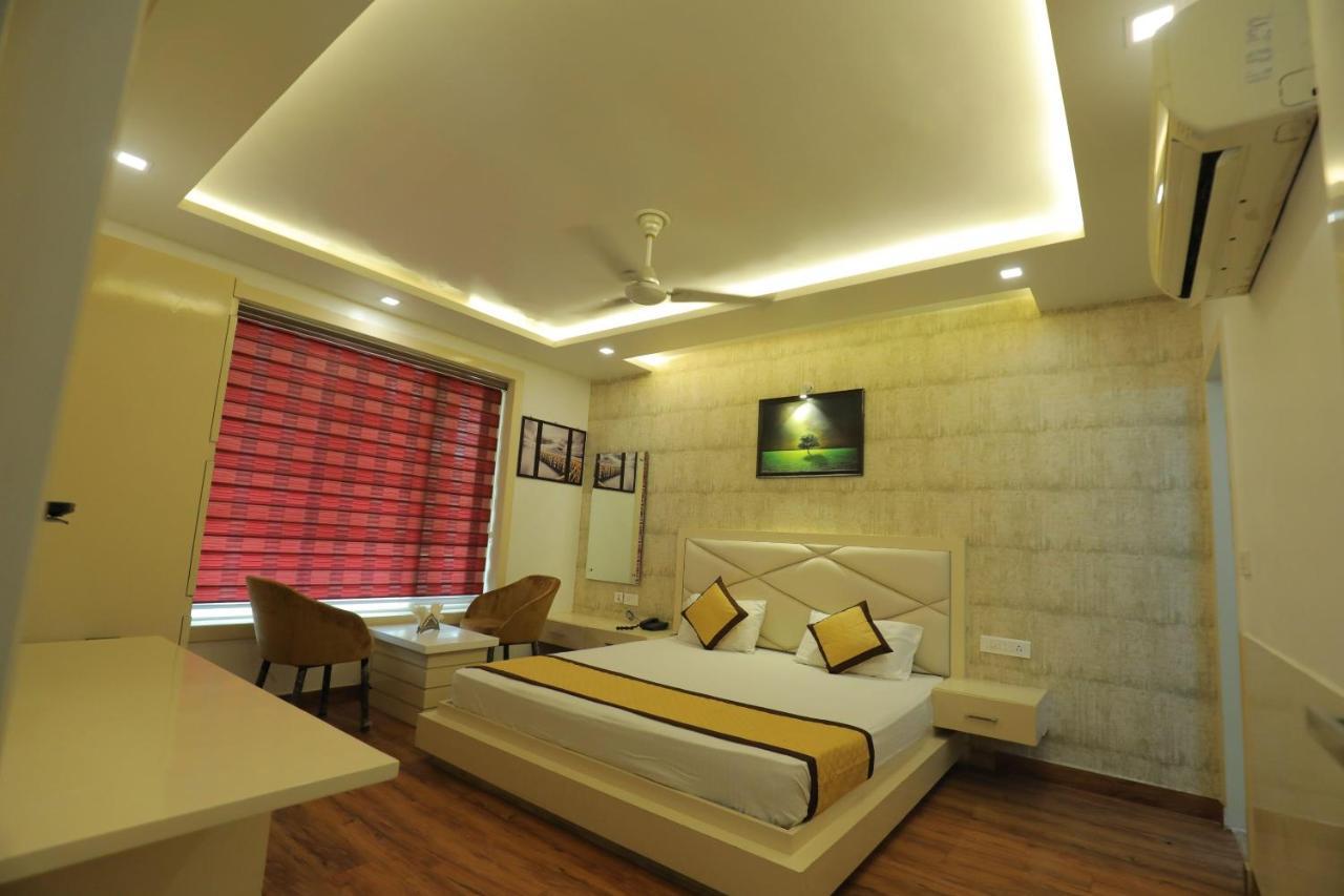 Hotel Sahib'S Red Carpet - Family & Corporate Hotel Chain Agra  Kültér fotó